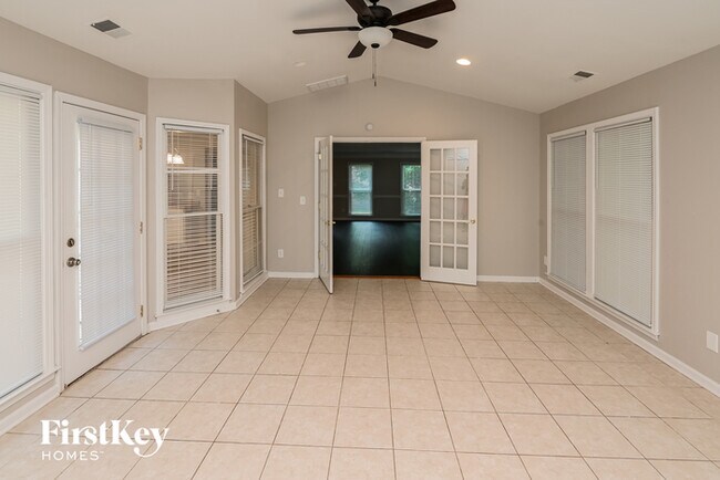 Foto del edificio - 7330 Glen Brook Ln