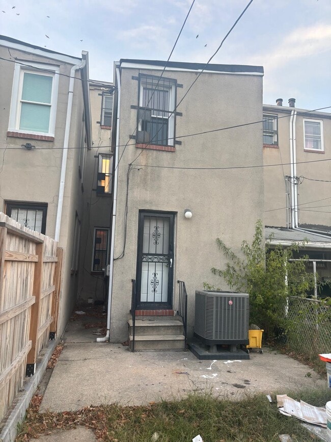 Building Photo - 545 Mosher St