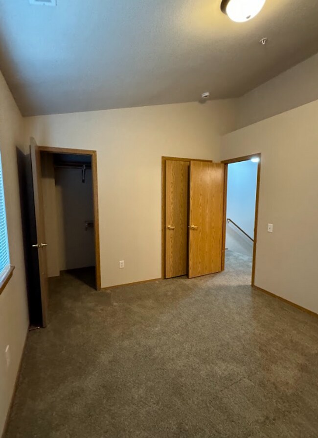 Building Photo - 35 S. White Oak Ln.