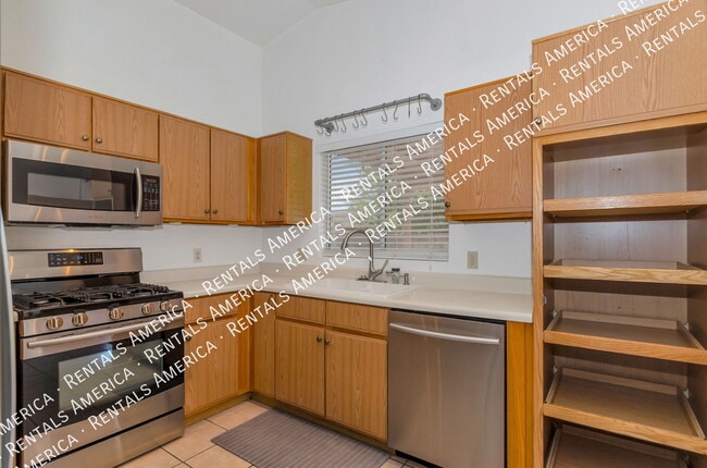 Building Photo - 4732 S Fenwick Dr