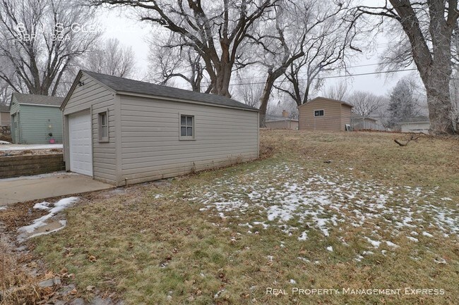 Building Photo - Charming 3 bed 2 bath house near Sanford