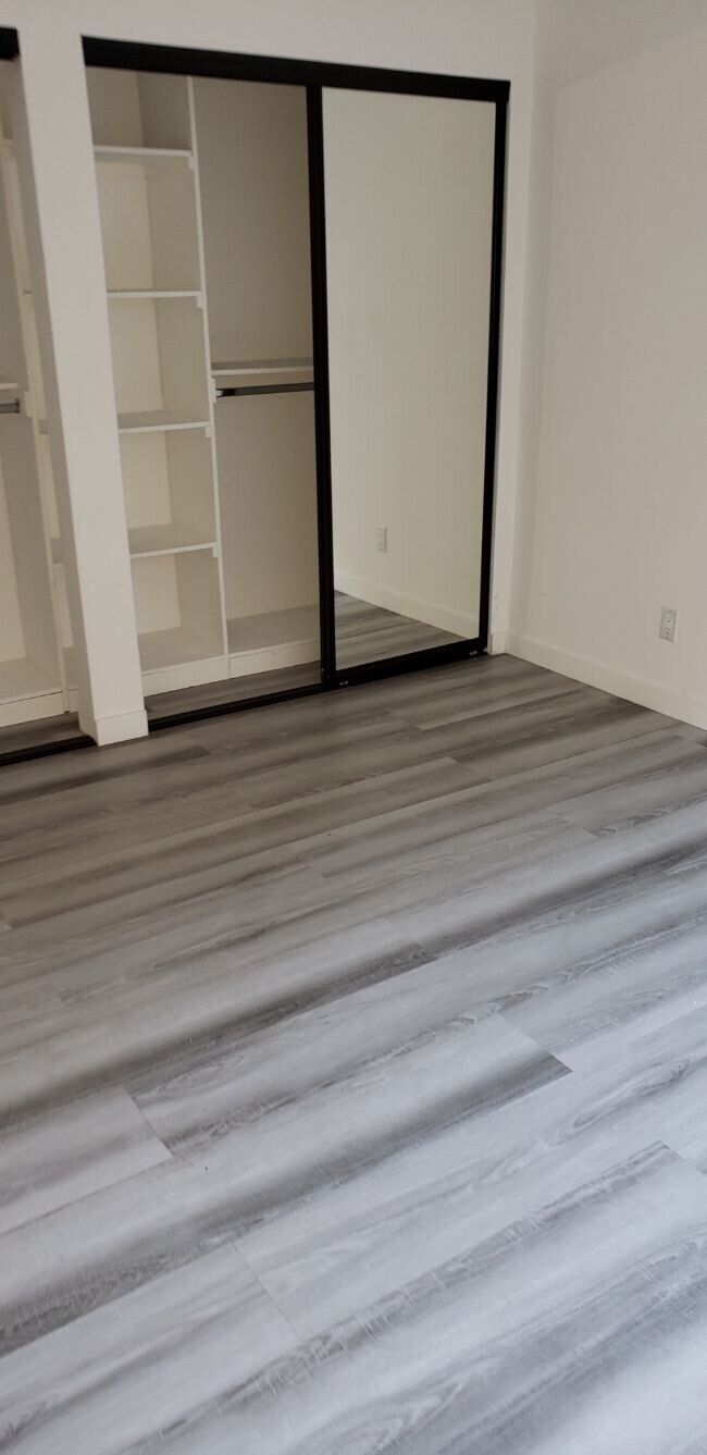 Another bdroom - 625 N Kings Rd
