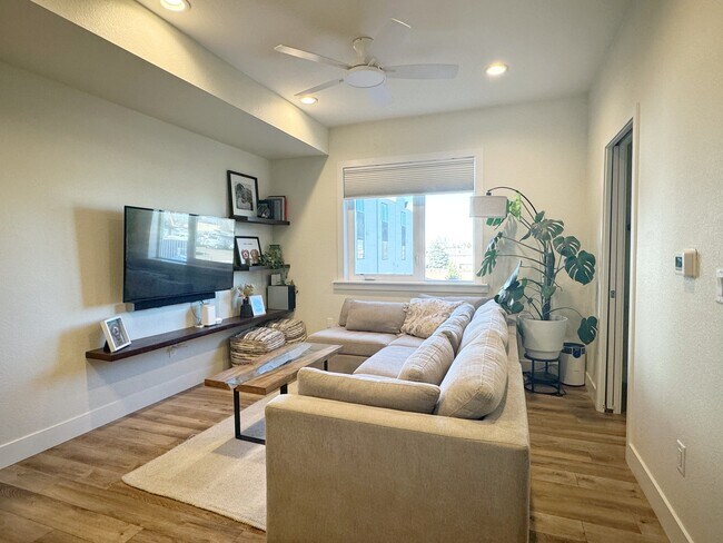 Foto del edificio - 1198 S Reed Way