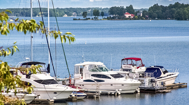 Foto del edificio - Sailpointe at Lake Norman