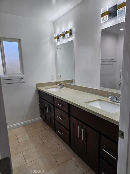 Foto del edificio - 5828 N Vista St