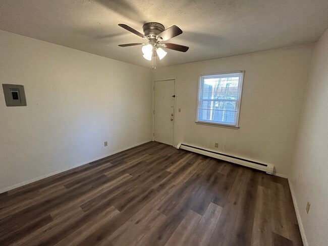 Building Photo - 102 College Park