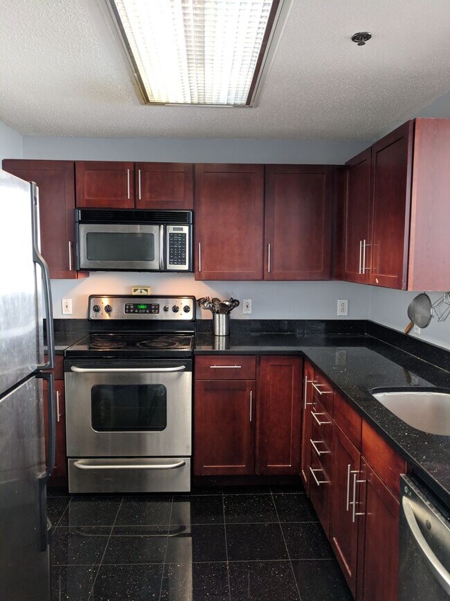 Building Photo - Cambridge 2 BR 2 BA elevator building with parking for Feb 2nd