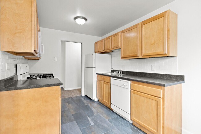 Building Photo - 1671 Cook