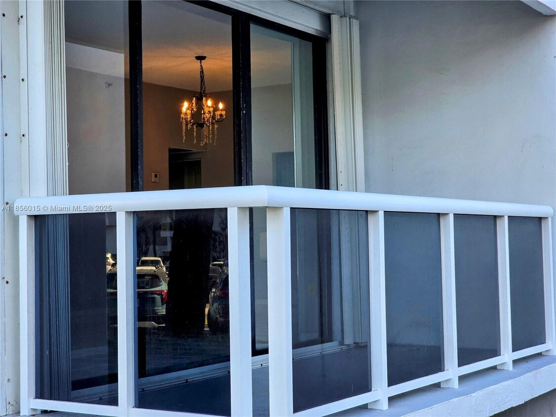 Foto principal - 20505 E Country Club Dr