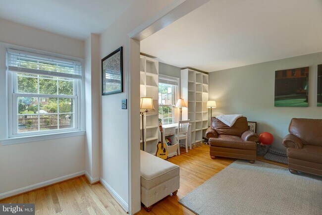 Foto del edificio - 6813 Market Square Dr