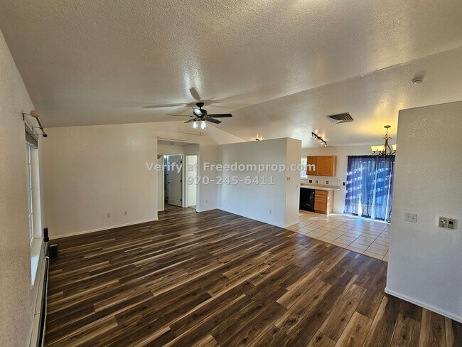 Building Photo - Well maintained maintained 3 bedroom 2 bat...