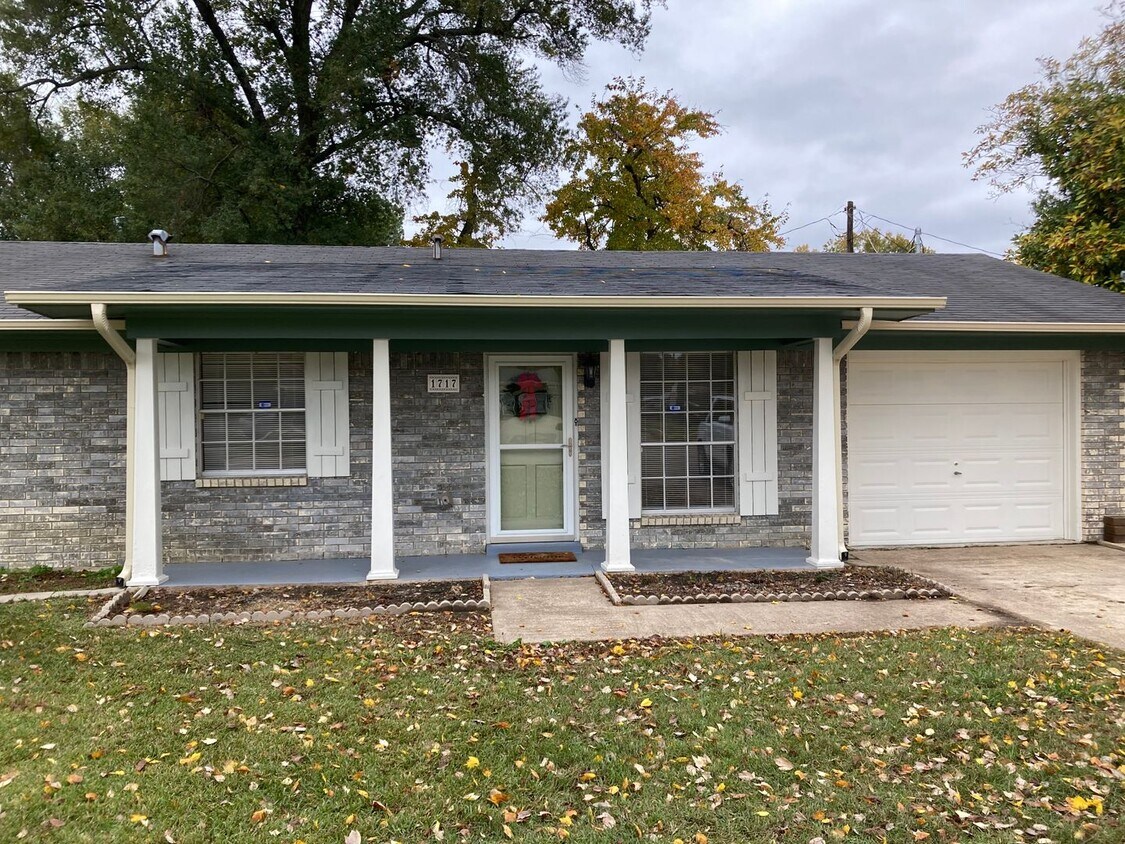 Single Family Home with a 1Car Garage 3B... House Rental in