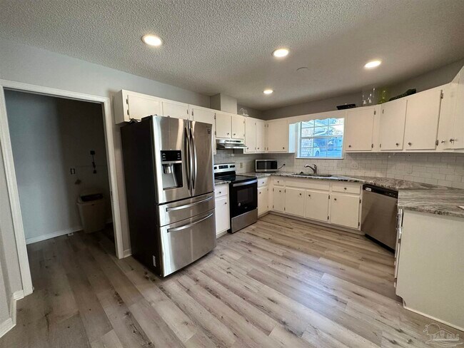 Foto del edificio - 280 Bobwhite Dr