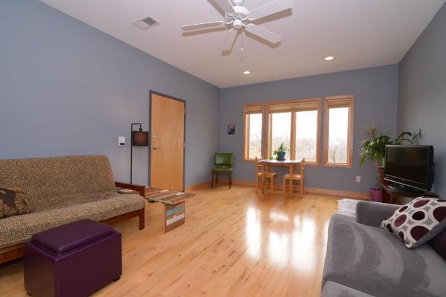 Primary Photo - 2904 N Cambridge Ave