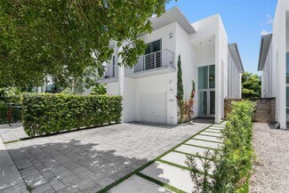 Building Photo - 3563 SW 1st Ave