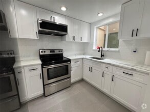 Building Photo - 946 W 37th Terrace