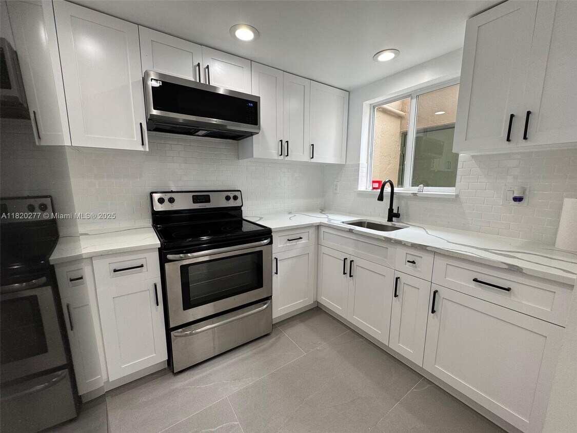 Primary Photo - 946 W 37th Terrace