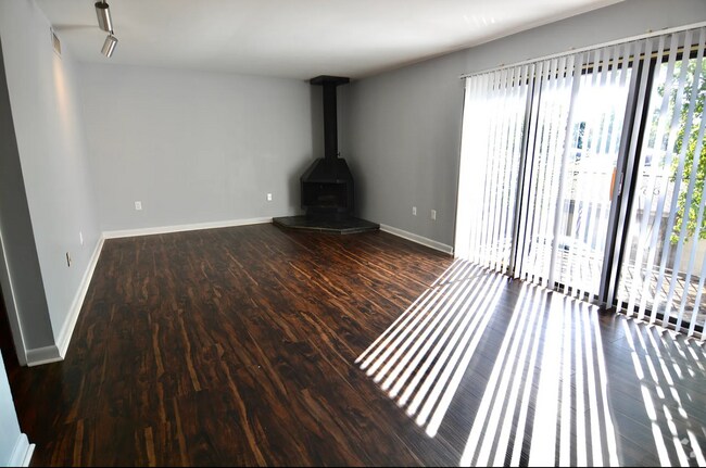 Building Photo - 1856 Cherokee Bluff Dr