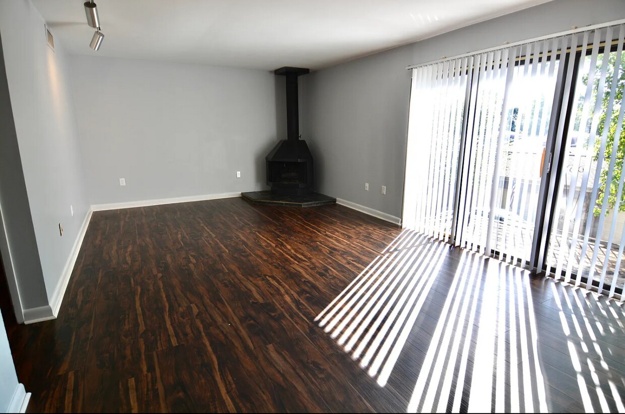 Foto principal - 1856 Cherokee Bluff Dr