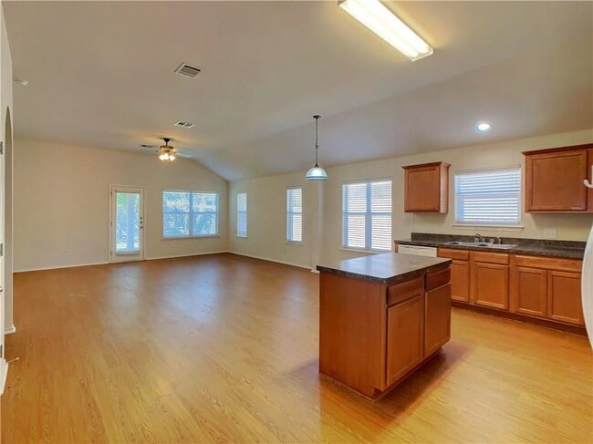 Building Photo - 1341 Rainbow Parke Dr