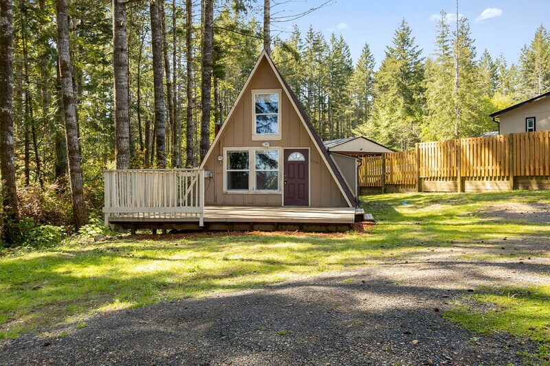 Primary Photo - 550 E Trails End Dr