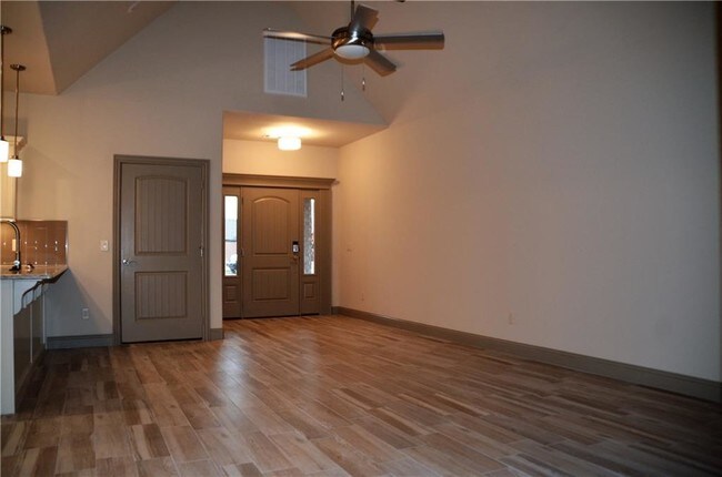 Foto del edificio - 1802 SW Riverstone Rd
