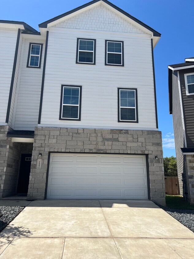 Primary Photo - 21527 Sir Walter Ln
