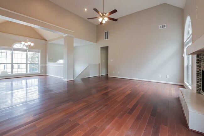 Building Photo - 489 Washington Dr