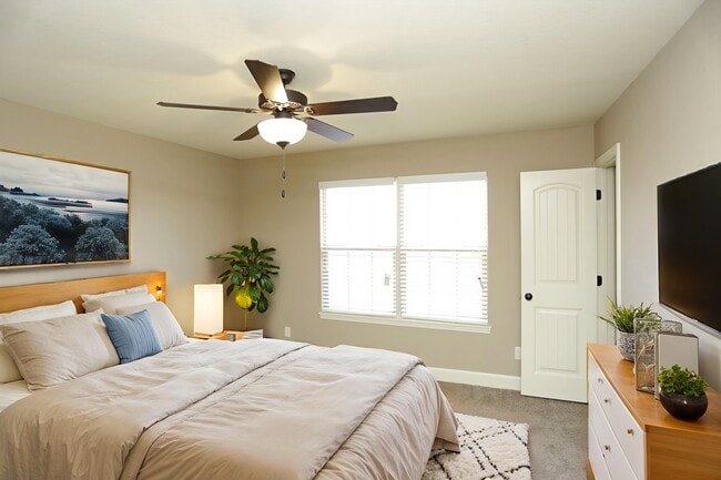 Building Photo - 2151 SW Timbertrace Ln