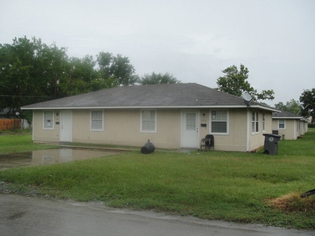 Primary Photo - 902-904 Third St
