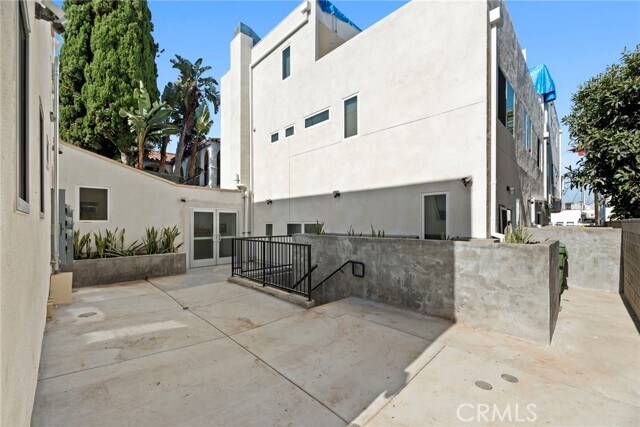 Building Photo - 1409 N Hobart Blvd