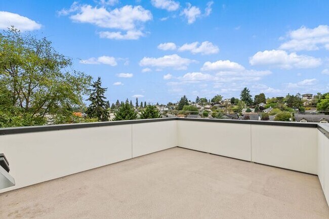 Building Photo - Sweet Ultra-Modern Air-Conditioned West Se...