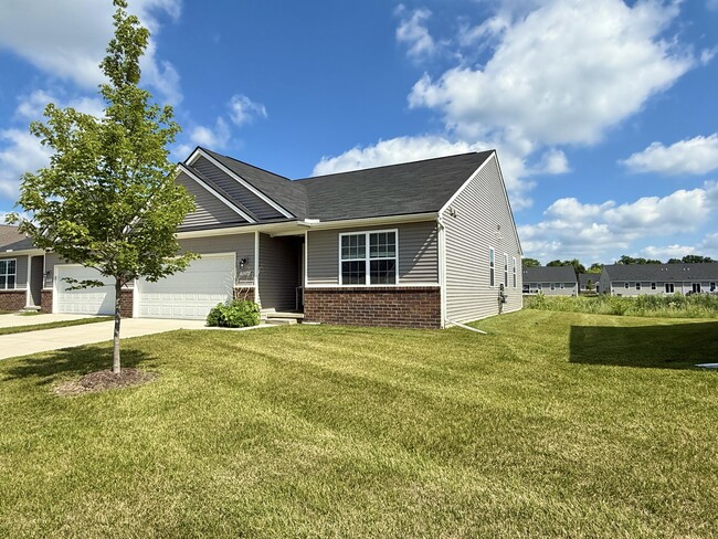 Building Photo - 10284 Swan Lake Cir