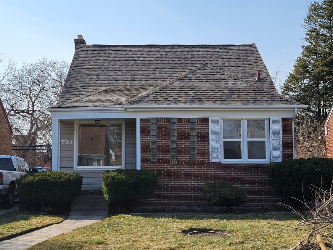 Primary Photo - 19759 Strathmoor St