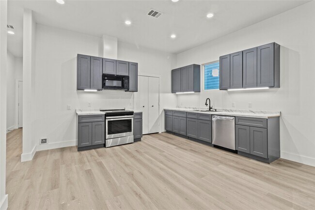 Foto del edificio - 8129 Hoffman St