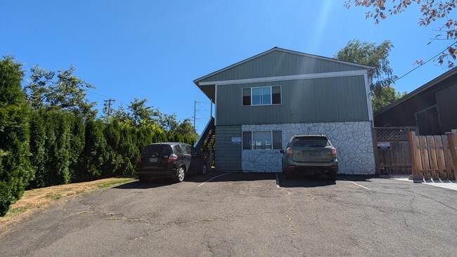 Parking - 2910 SE Gladstone St