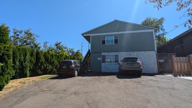 Parking - 2910 SE Gladstone St