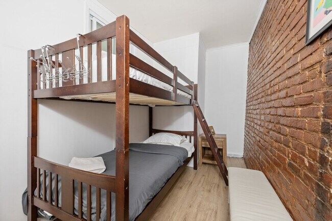 Foto del edificio - 301 W 31st St