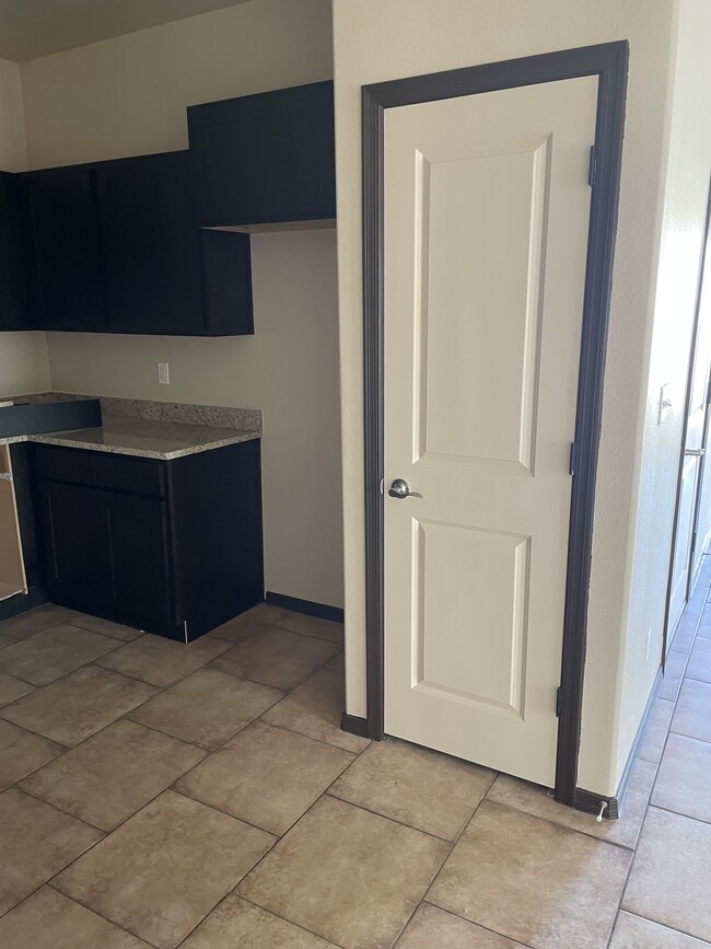 Building Photo - 813 Ts Daniel Cadena Dr