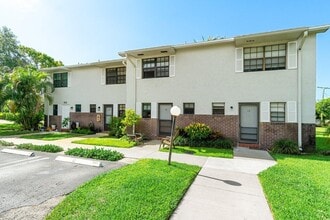 Building Photo - 421 N Cypress Dr