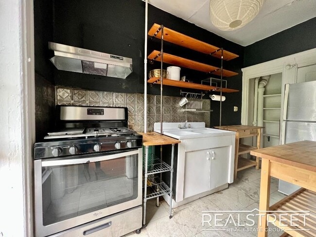 Building Photo - Charming 1 BED in Bed Stuy Brownstone!