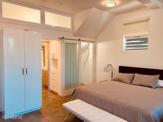 Building Photo - 1 br, 1 bath Apartment - 8740 1/2 Venice Blvd