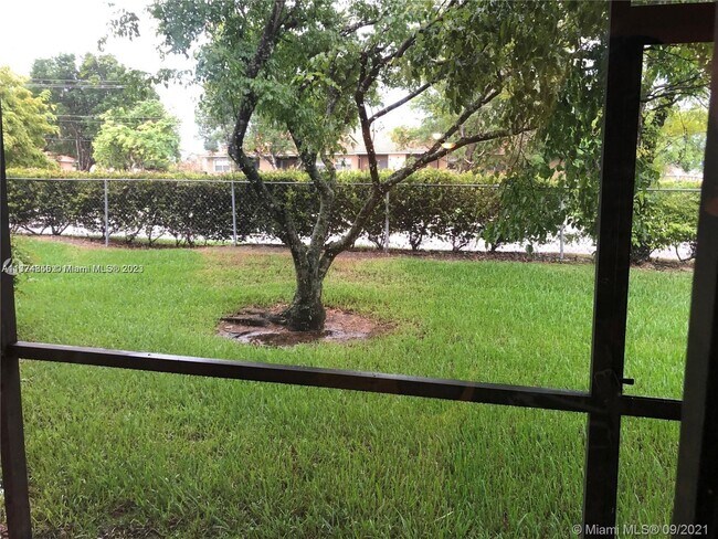 Foto del edificio - 932 NW 106th Terrace