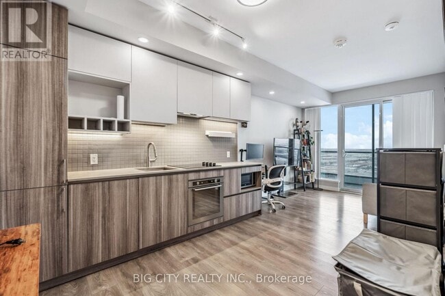 Building Photo - 898 Portage Pkwy