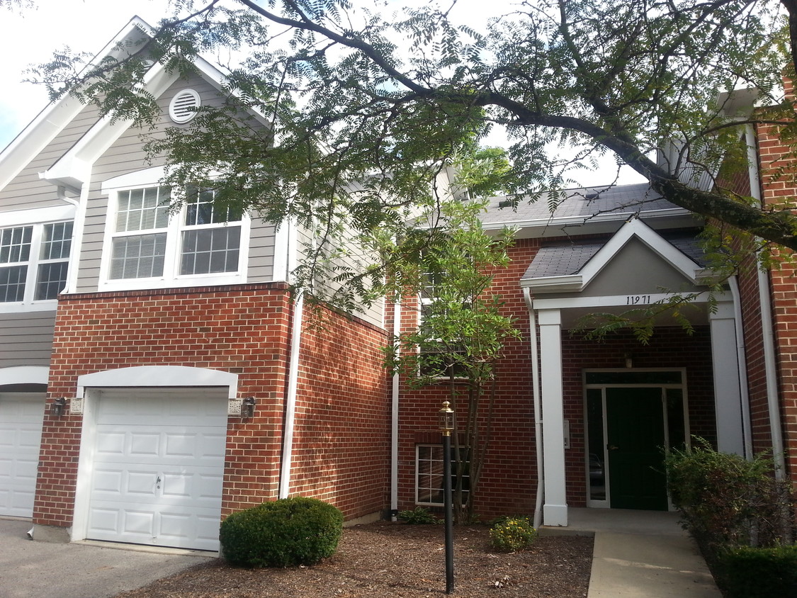 Main Entrance /Garage - 11971 Olde Dominion Dr