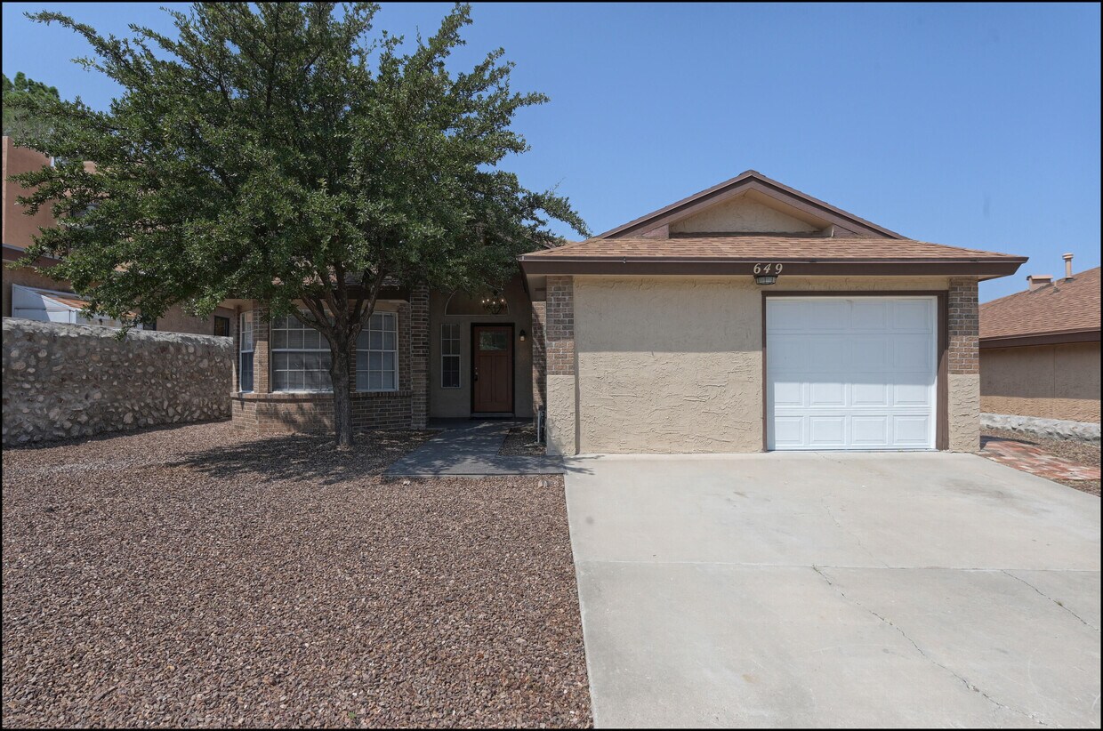 Foto principal - 649 Hempstead Dr