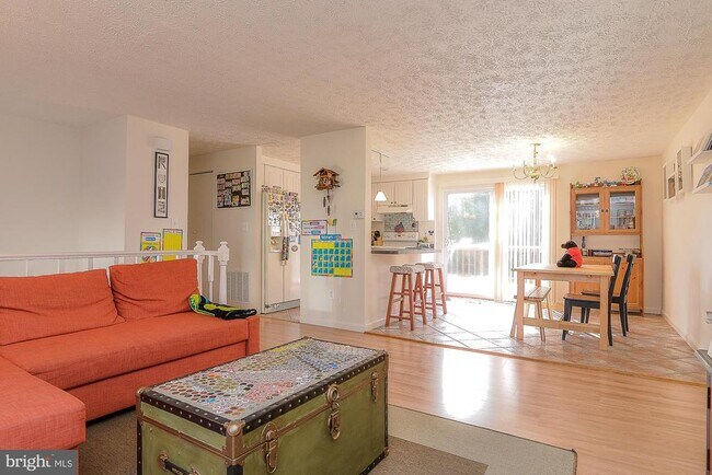 Foto del edificio - 8291 Raindrop Way