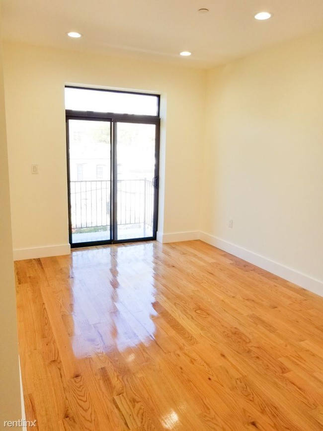 Foto del edificio - 3 br, 1 bath Apartment - 433 Maple St Apt 1