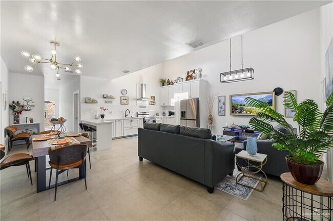 Foto del edificio - 2625 Warbler Ave