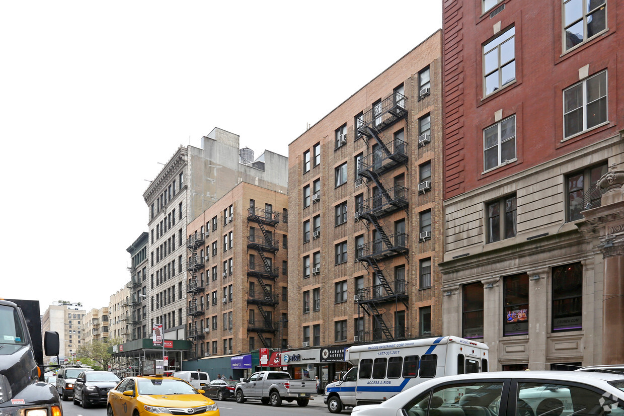 Foto principal - 225 W 23rd St